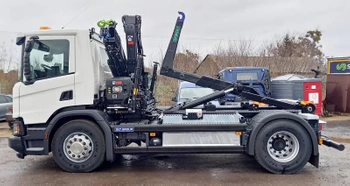 Scania P280 4x2 hakowiec SKIBICKI z żurawiem HIAB - SLT