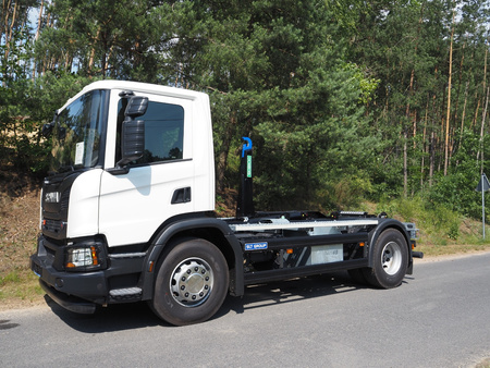 SCANIA P280B, 4x2NA - rozstaw osi: 3950mm